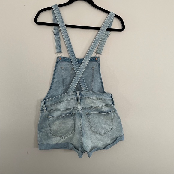 Old Navy Distressed Bib shorts - Picture 7 of 9